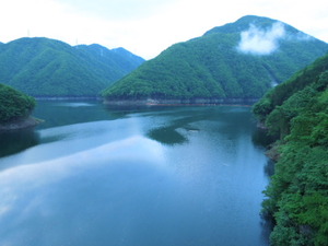 湯西川ダム湖