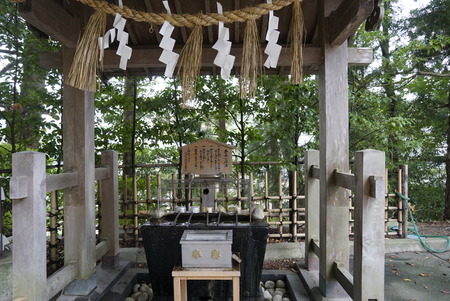 大崎八幡宮・手水鉢