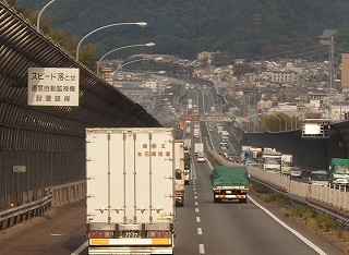 PB041004