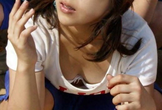 前かがみ_おっぱい