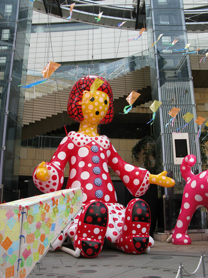 kusama yayoi 六本木ヒルズ ヤヨイちゃん 草間彌生