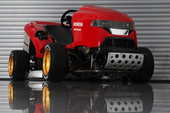 ホンダの「世界最速の芝刈り機」、新バージョンは240km/hを超える!? 	