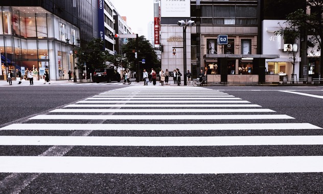 なぜ日本の道路システムでは歩行者が蔑ろにされているのか？ 	