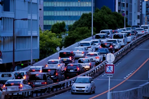 高速道路って信号無いのになんで渋滞するの？ 	