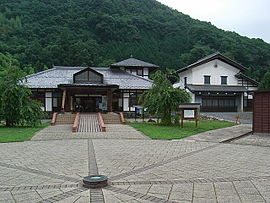 270px-Michinoeki_ryusei_kaikan