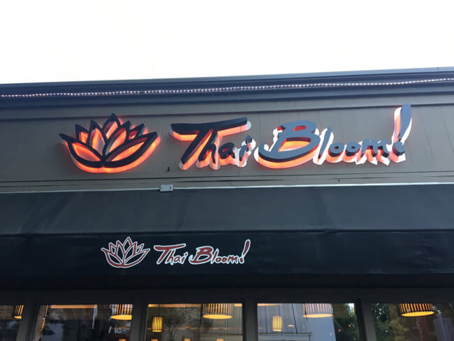 店外正面 - タイ料理店 Thai Bloom!