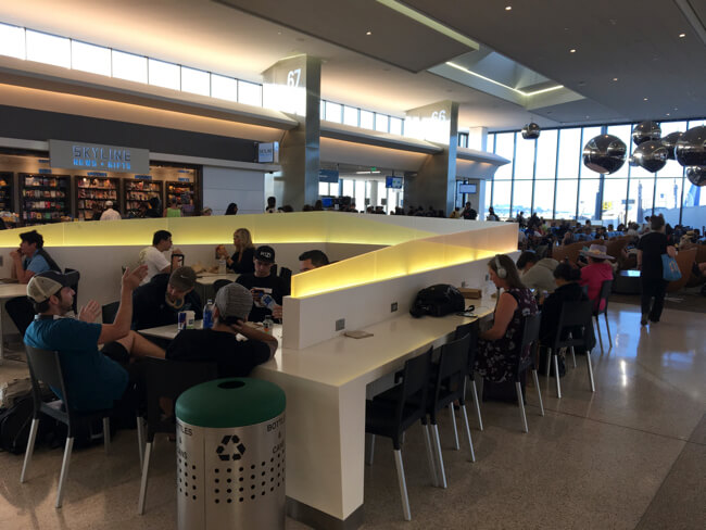 電源席の様子 | San Francisco International Airport