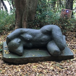 裸婦とハコナイデル1