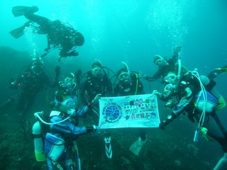 海の中でもお祝いだ 2.15熱海
