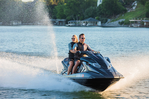 yamaha-waverunners-2018-fx-crusier-svho-black-crusing