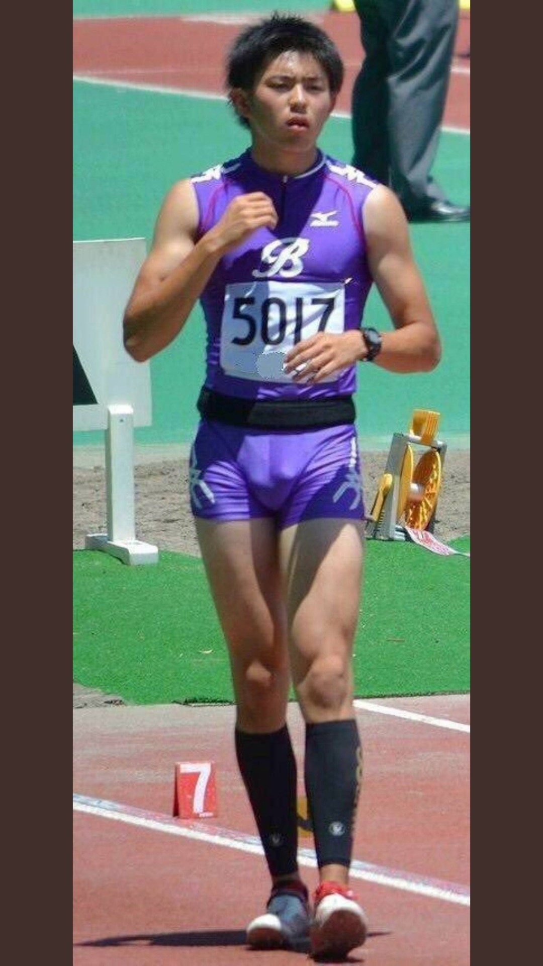 【悲報】この乳首ポチ&股間がωってなってるエロエロ陸上部員の画像なんだけどさぁwwwwwwwww