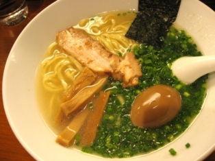 鶏塩平打味玉らーめん