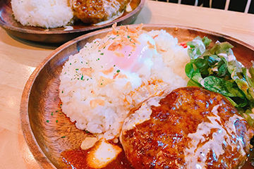 アメ村にあるユニークなハンモックカフェ