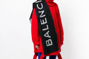 BALENCIAGAのオシャレなマフラー