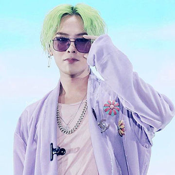 韓国アイドルBIGBANGのG-DRAGONのエメラルドグリーンヘア