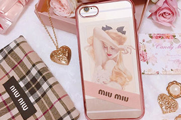 MIUMIUのiPhoneケース2