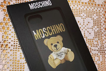 MOSCHINOのiPhoneケース1