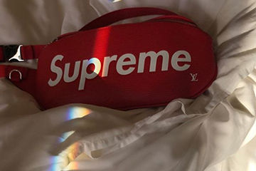 Supreme × Louis Vuittonのウェストバッグが人気