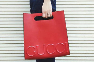 GUCCIのロゴが印象的なバッグ
