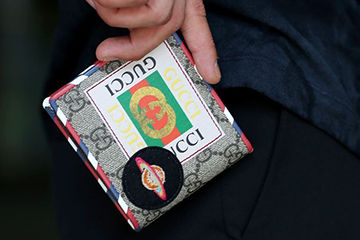 GUCCIのロゴがかわいいPOPなデザインのお財布
