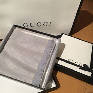 人気ブランドのGUCCIのマフラー1