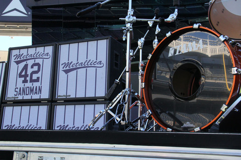 メタリカ、ニューヨーク・ヤンキースのマリアノ・リベラ投手引退式典に