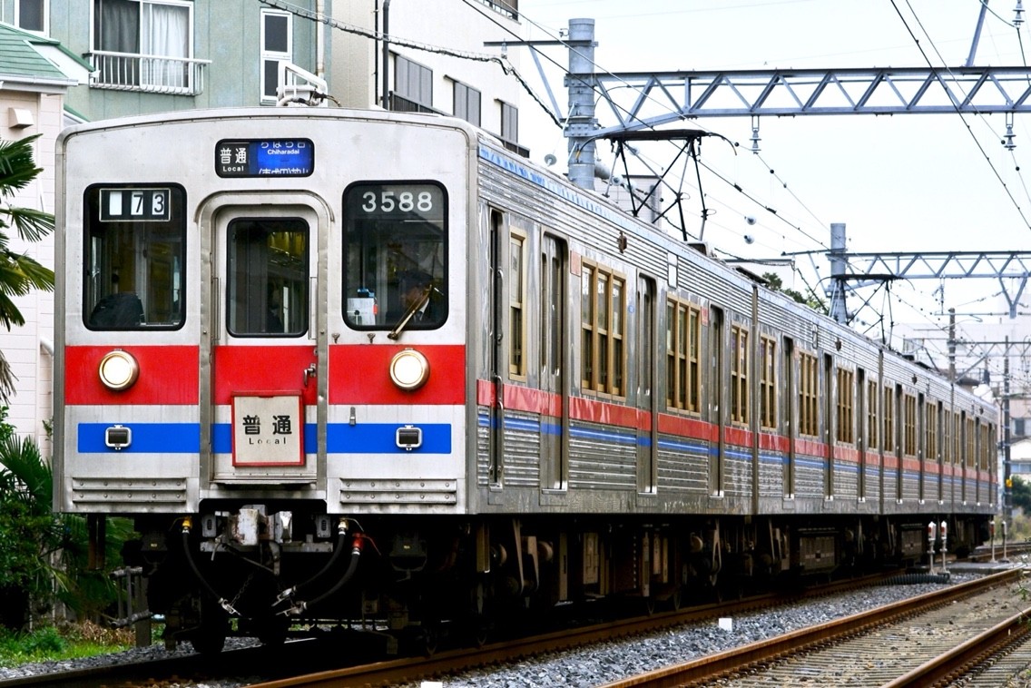 地車　縁起のいい復刻版金属製金メッキ、金色仕様　ラスト一台 龍の置物 龍 左向き 如意宝珠 樹脂製置物 黒台座付き 元宝三連