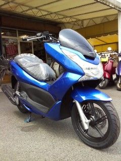 HONDA PCX125 JF28（2012年） キャンディーライトニングブルー