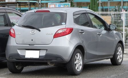 Mazda_demio_13cv_de3fs_rear_448x272