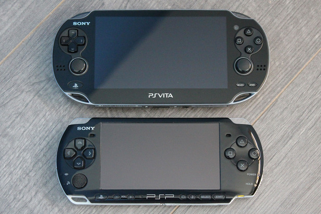 PS-Vita_vs_PSP3000