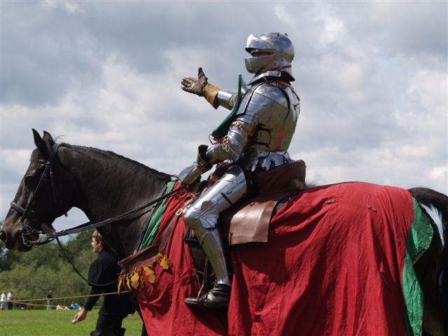 Tewkesbury_Medieval_Festival_2008_-_Mounted_knight