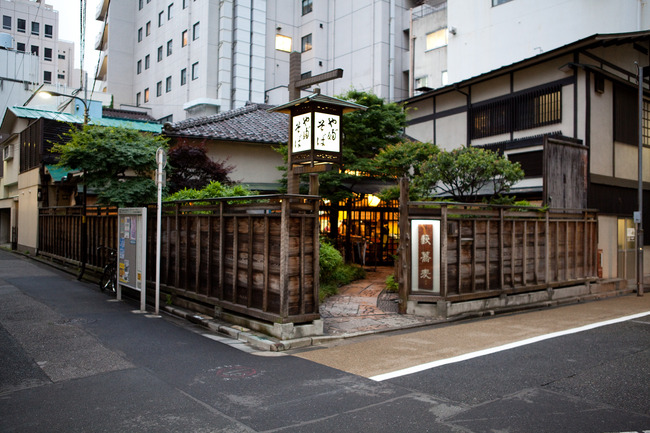 Soba_restaurant_by_TenSafeFrogs_in_Kanda-Sudacho,_Tokyo