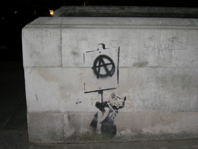 Banksy_anarchist_rat_in_Sloane_Square