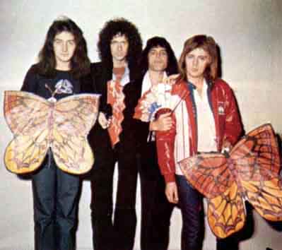 1975-Queen-in-Japan-queen-31532783-399-354