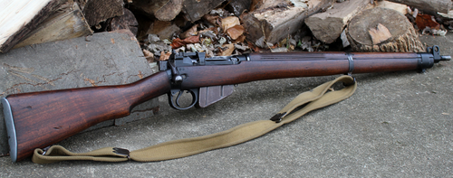 長年に渡りイギリス軍の制式小銃として配備されていたライフル リー