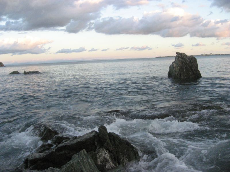 荒れる小神子海岸