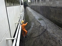 高圧水洗浄作業