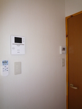 090502_201インターホンと給湯器リモコン