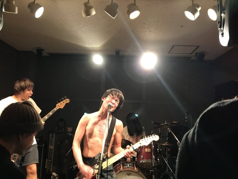 DVKjdZwV4AA-iWl