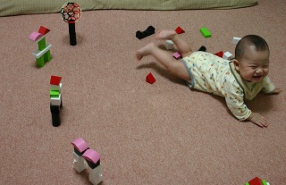 積み木をがしゃーん!