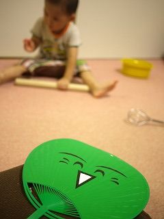 すだちくん見てる