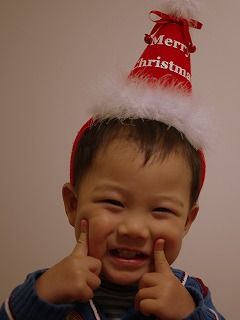 ニカッ