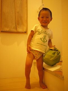 お弁当持って2