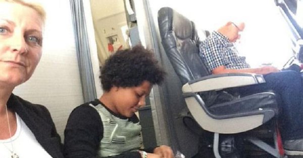 飛行機に乗るも座席が無く困惑 乗務員「床に座れ」と酷い仕打ち 航空会社のお詫びが4200円