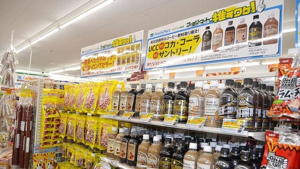 まだコンビニコーヒー?wコーヒードリンク市場 「ながら飲み」で中型ペットボトルコーヒーが急成長