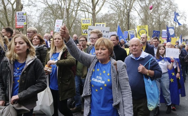 【こないだやっただろw】イギリス人 EU残留するための国民投票実施を訴えデモ