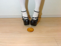 厚底パンプスお書き踏み潰し粉々(1)