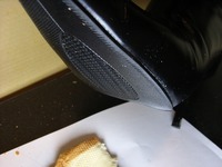 卵形ギザ靴底のブーツで食パンを踏み潰す(7)