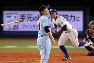 【悲報】巨人・菅野、DeNA相手に3回途中9失点KOの大炎上で防御率1.64、桑原満塁ホームランwwwwwwww【gif】