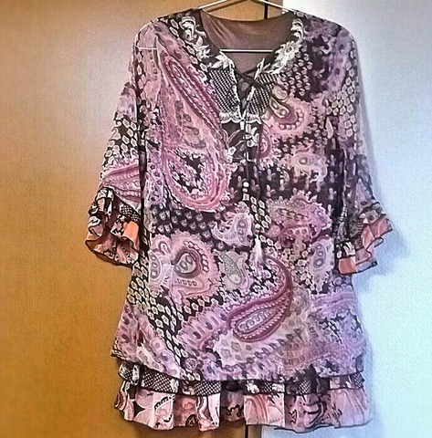 洋服の断捨離:ひらひら系シャツ1